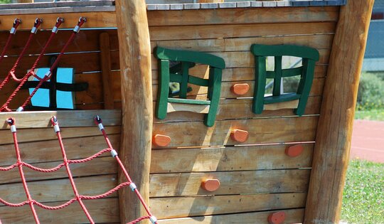 Piratenschiff Black Hook mit Seilgarten - lasiert Ansicht 3
