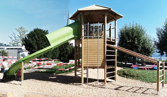 XL Sechseckturm 011 mit Kurvenrutsche Ansicht 3