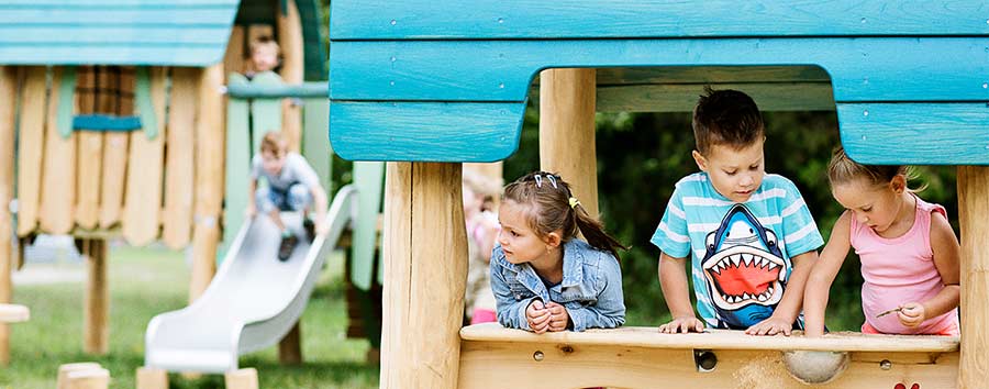 Spielhütte mit Seite, Giebel & Tresen NRO414 Ansicht 3