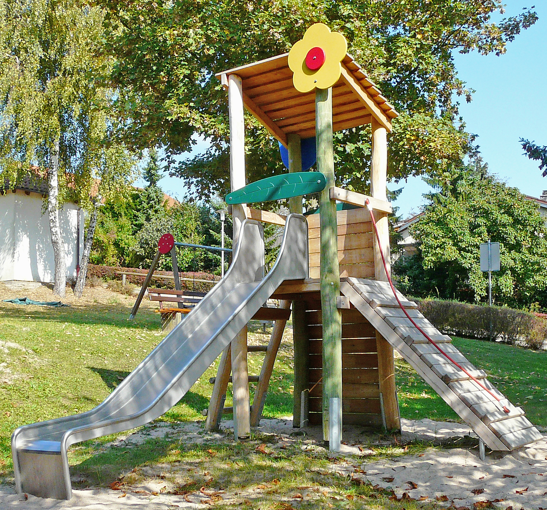Spielturm Flower-Tower Ansicht 2