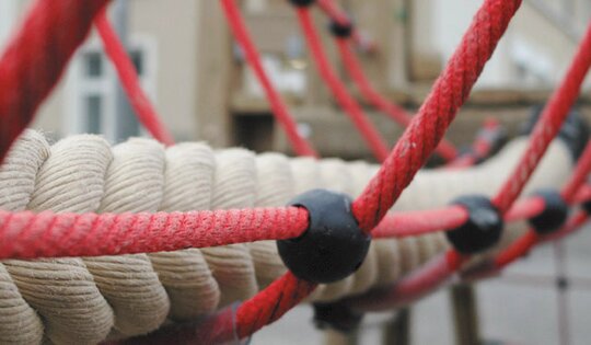 Grosses Spieldorf 2 an Hügel Ansicht 2