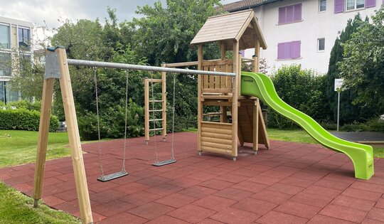 Kletterturm Kombi 1 mit 2er Schaukel Ansicht 2