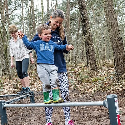 Kompan Outdoor-Fitnessgerät „Balancierbalken“ Ansicht 5