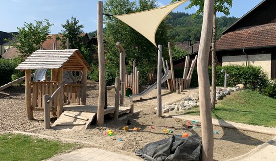 Sandspielhaus mit Spielpodest - nature