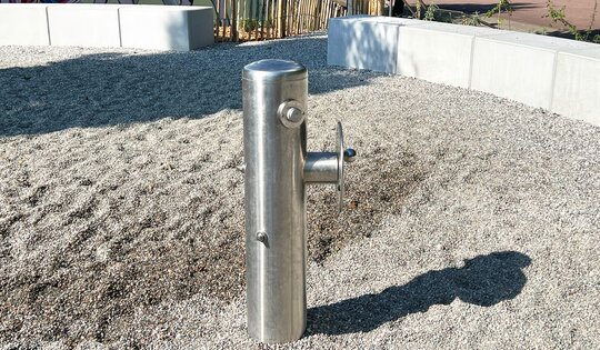 Wasserspielsäule 1 mit Drehrad Ansicht 2