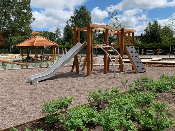Alstad Spielkombination mit Rutsche Ansicht 3