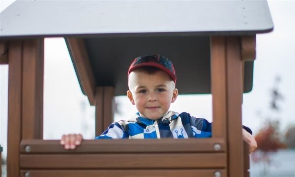 Kastell Spielturm mit Rutsche Ansicht 6