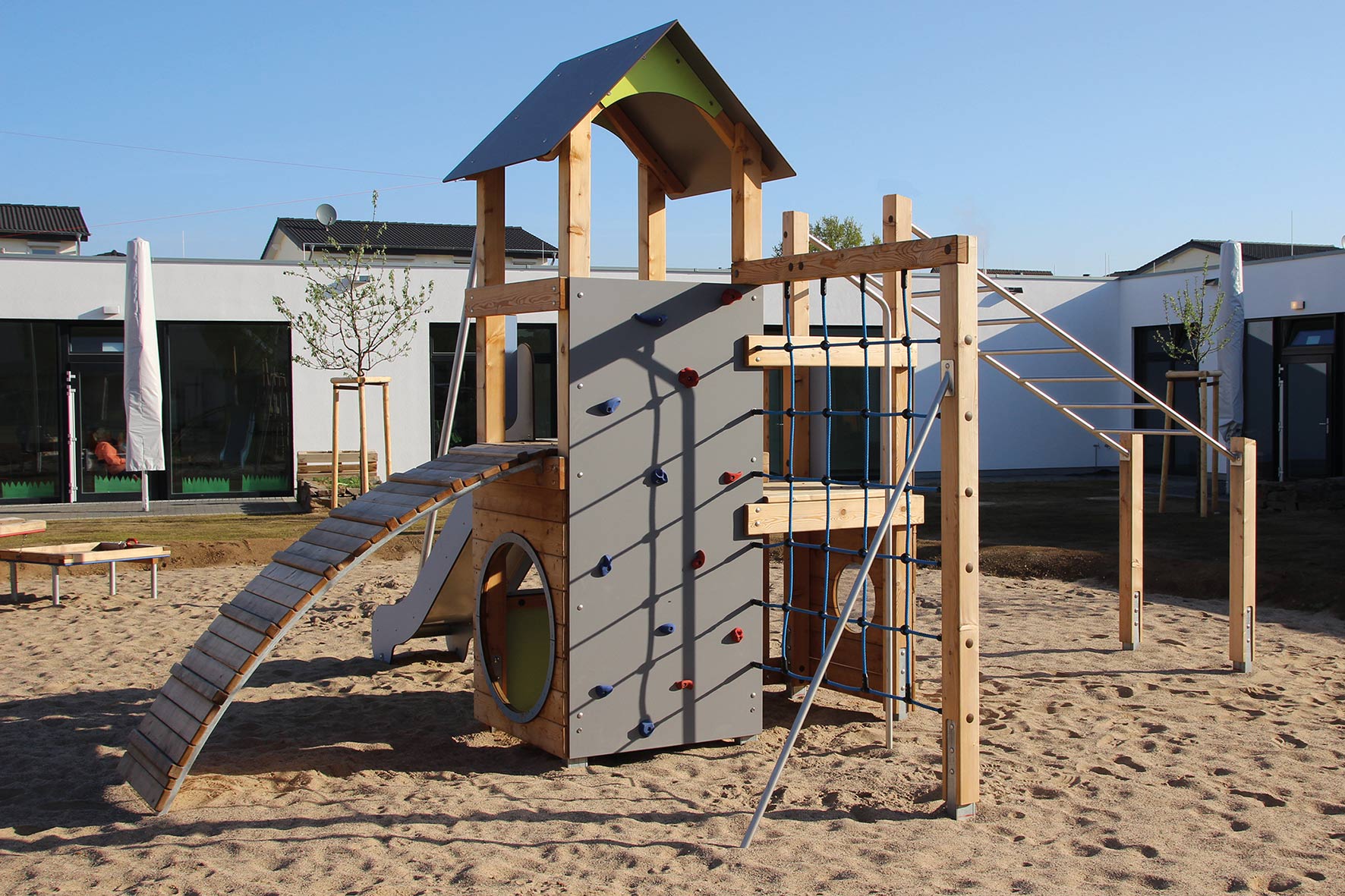Spielturm Artemia 9335 Ansicht 4