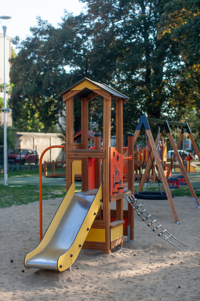 Dixie Spielturm mit Rutsche Ansicht 4