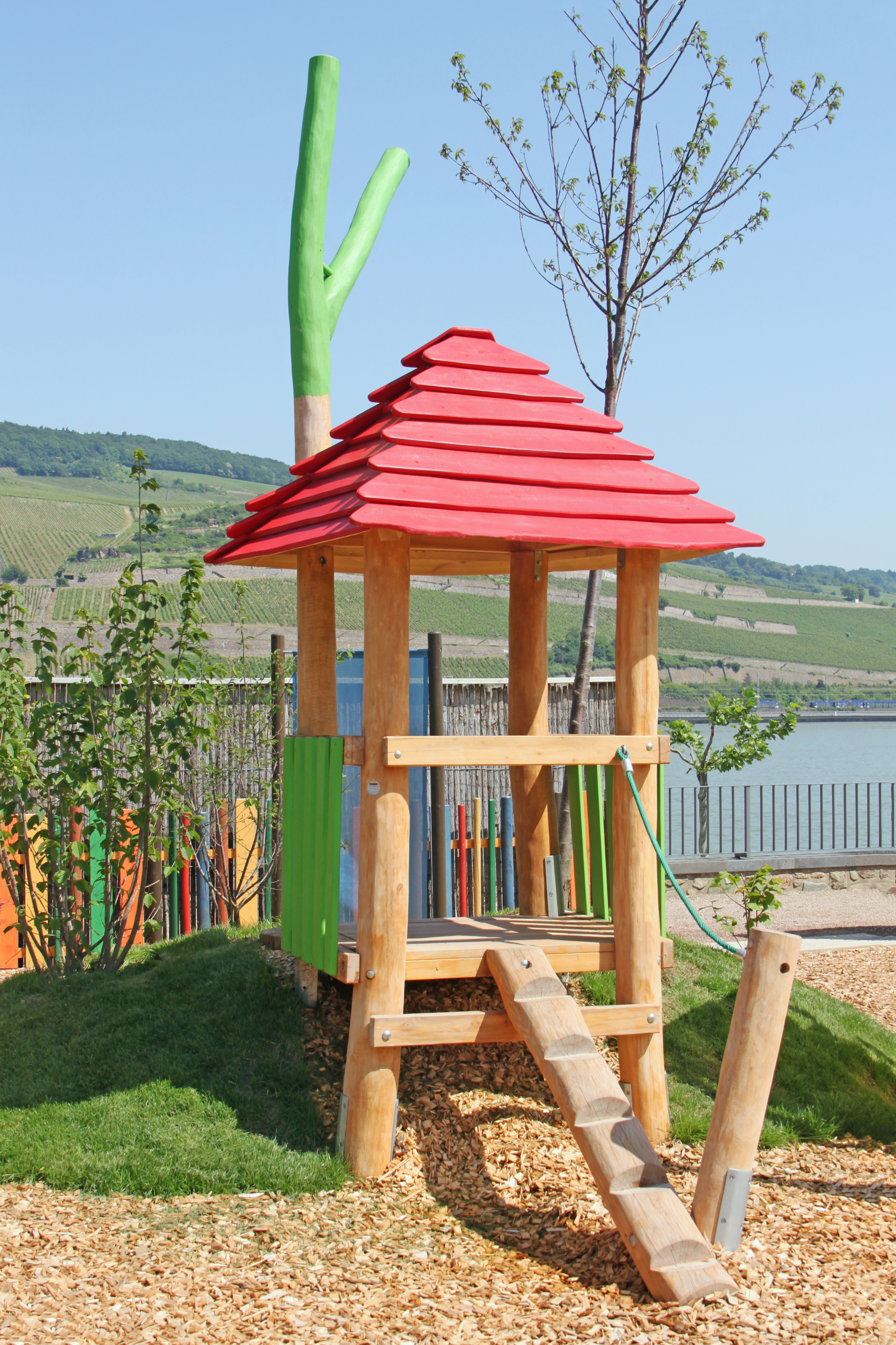 Spielturm Rheinaue Ansicht 2