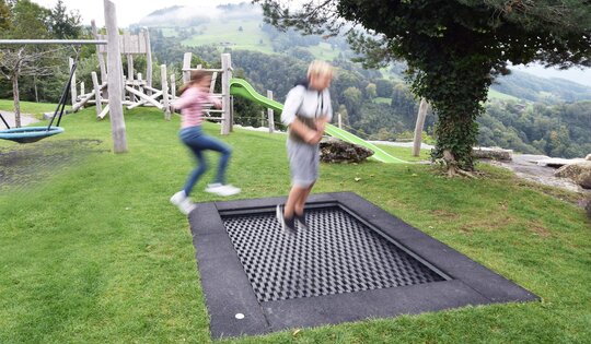 Trampolin L - bodengleich, Bimbo Spielplatzgeräte (Hinnen AG)