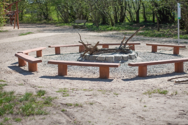 Bank Robinie Ansicht 4