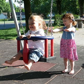 Kleinkinderschaukel mit Edelstahlketten Ansicht 4