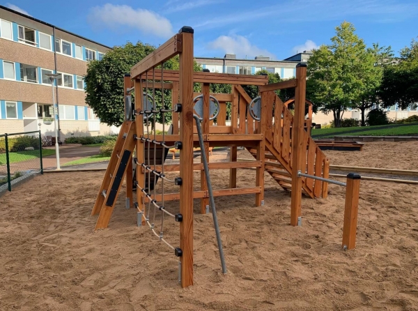Spielturm mit Rutsche Ansicht 6