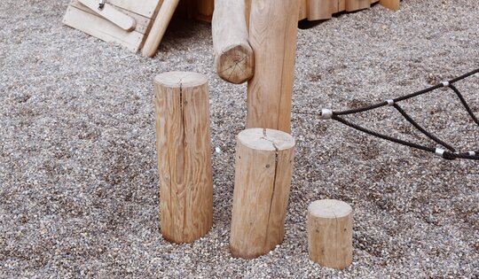 Rundholzstamm 30 cm, zum Einbetonieren Robinie Ansicht 3