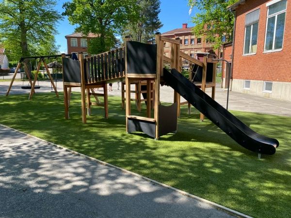 Herausforderung II Spielanlage mit Rutsche Ansicht 6