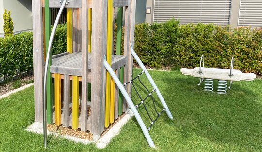 Spieltürmchen JA - lasiert Ansicht 2