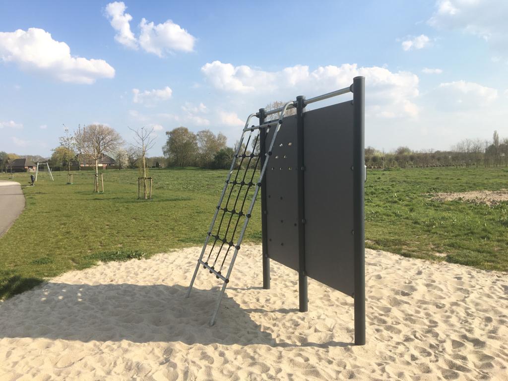 Hinderniswand mit Kletternetz FSW216 Ansicht 4