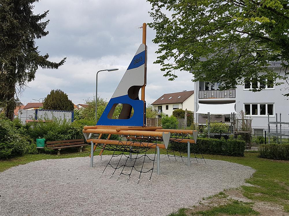 Spielschiff Katamaran Ansicht 6