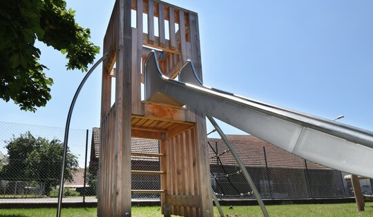 bimbox Kletterturm 2 - lasiert Ansicht 2
