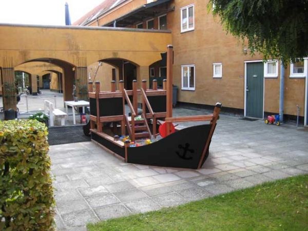 Kleines Schiff Sandkasten mit Rutsche Ansicht 3