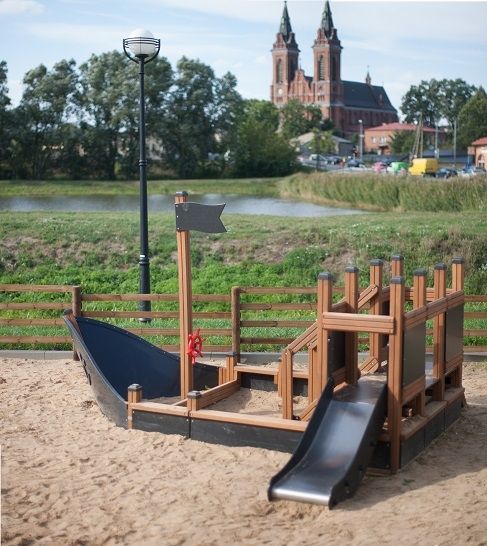 Kleines Schiff Sandkasten mit Rutsche Ansicht 4