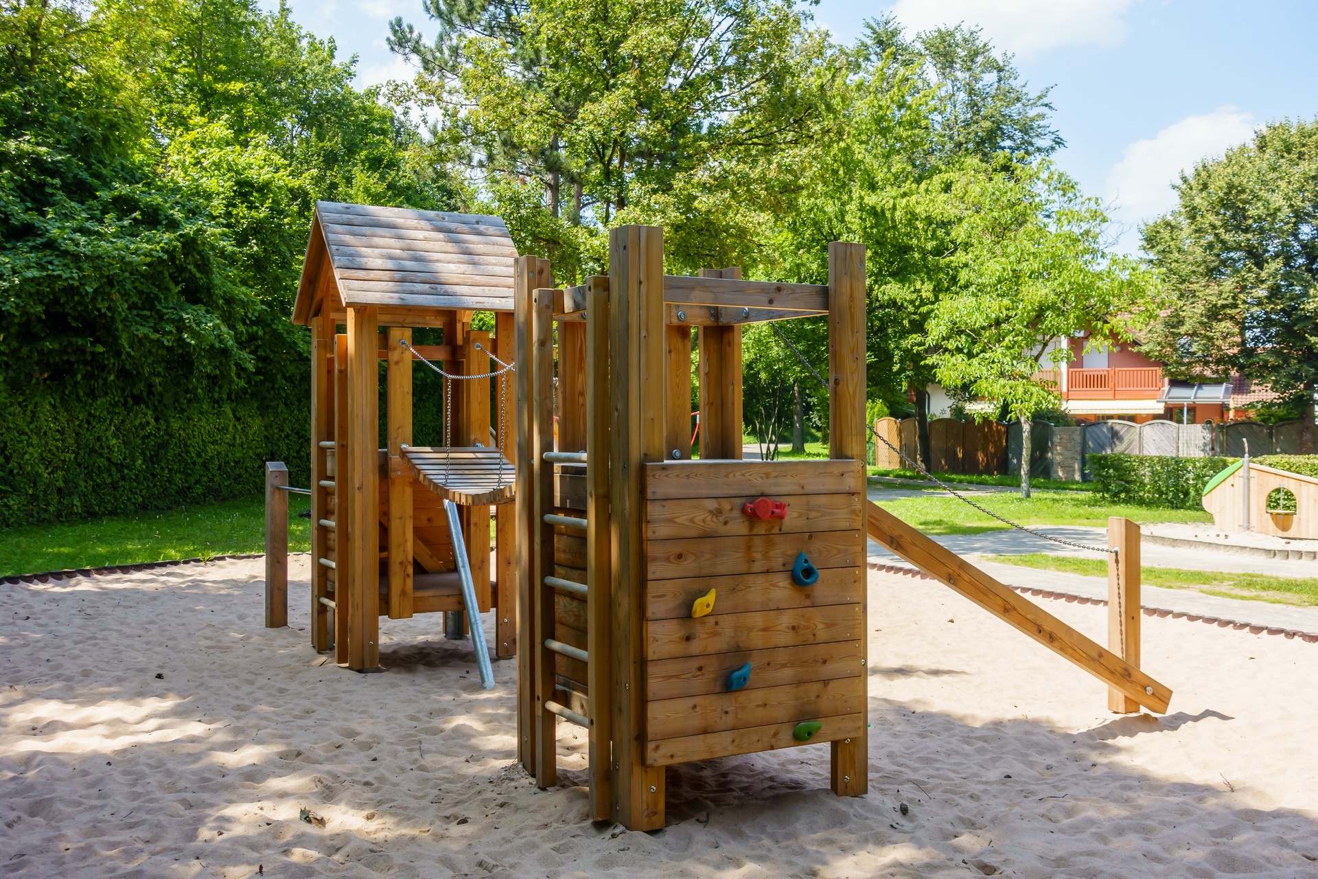 Kletterwand mit 5 Klettergriffen Ansicht 5