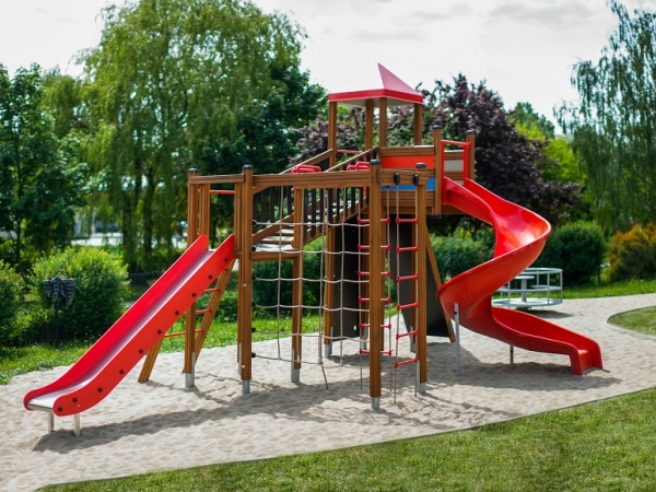 Twister Spielanlage mit Rutsche Ansicht 3