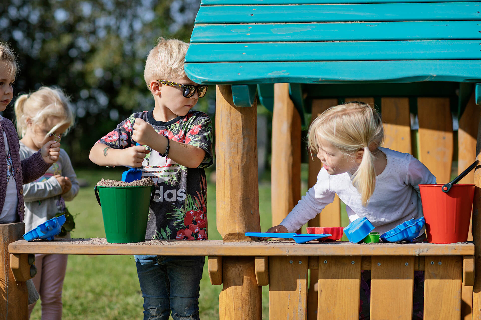 Spielhütte mit Seite, Giebel & Tresen NRO415 Ansicht 2