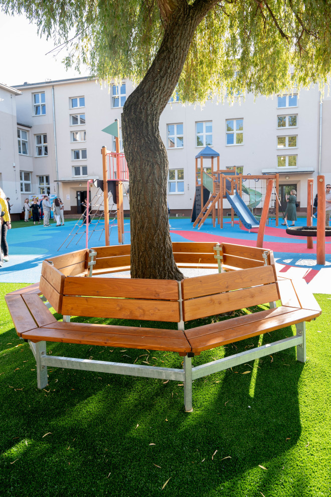 Rund Bank Ansicht 4