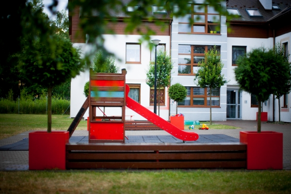 Klettergerüst mit Rutsche Ansicht 3