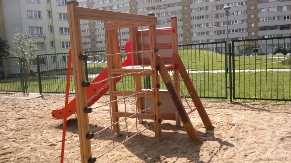 Klettergerüst mit Rutsche Ansicht 4