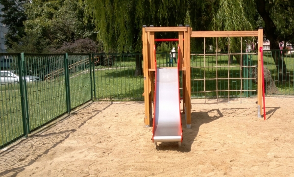 Klettergerüst mit Rutsche Ansicht 5