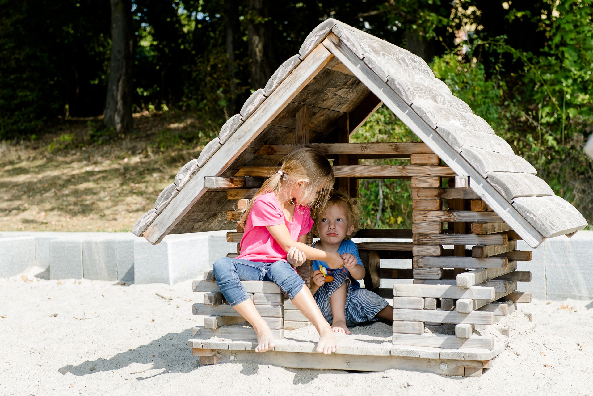 Kleines Spielhäuschen Ansicht 6
