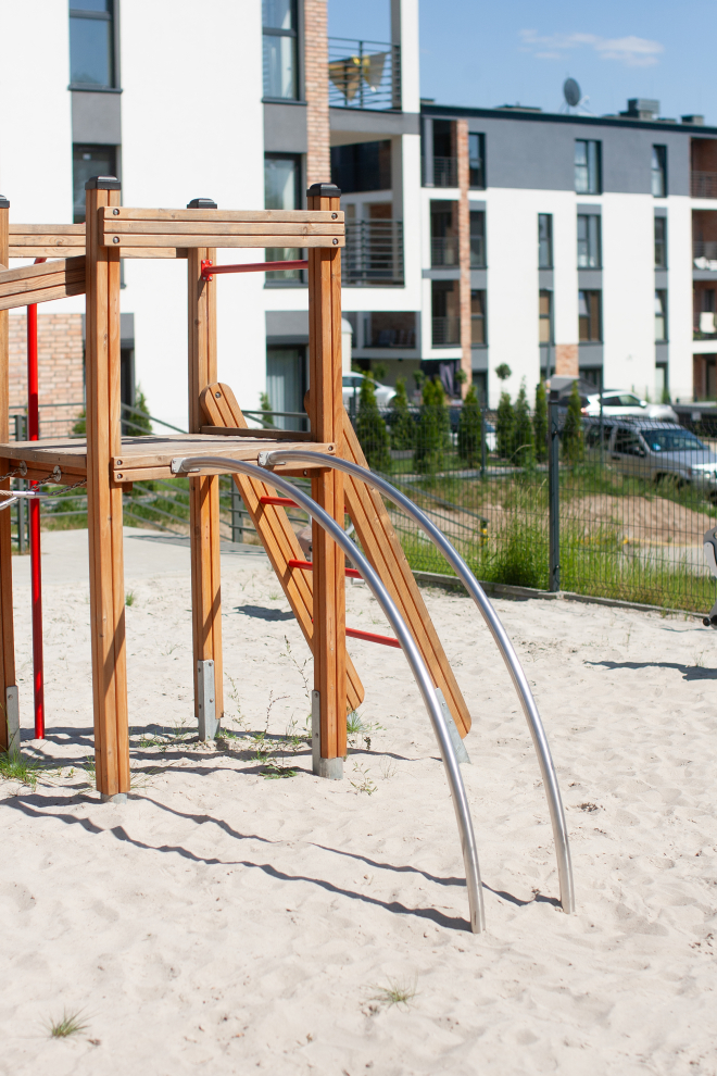 Lemur Spielturm mit Rutsche Ansicht 4