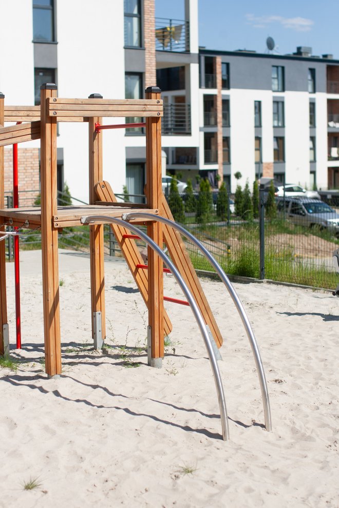 Lemur Spielturm mit Rutsche Ansicht 4
