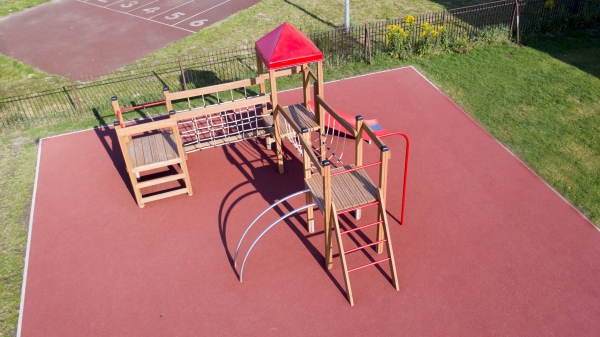 Lemur Spielturm mit Rutsche Ansicht 5