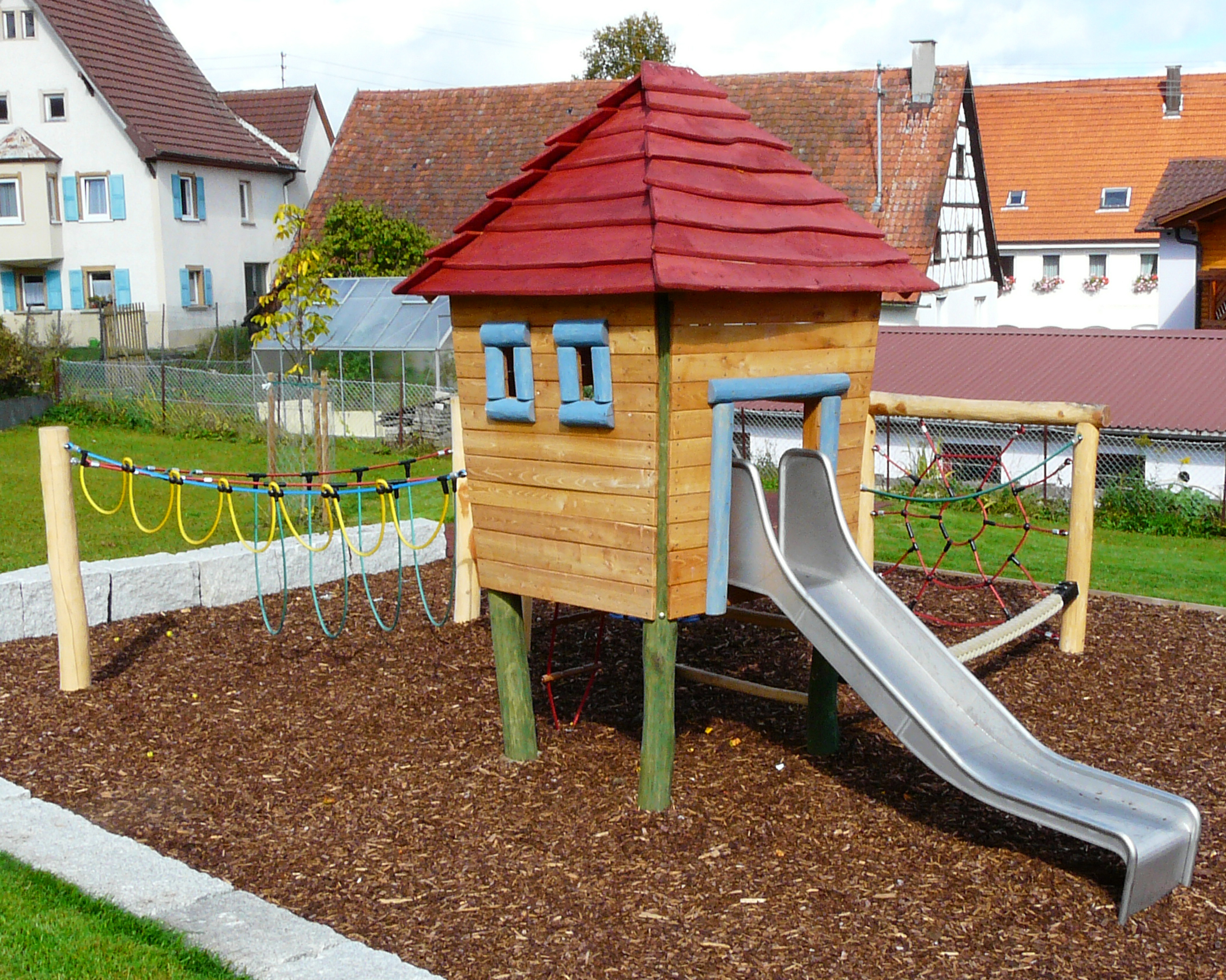 Baumhauswald Tarzan mit Rutsche Ansicht 2