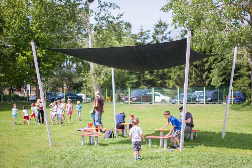 Eckbank und Spieltisch Ansicht 4