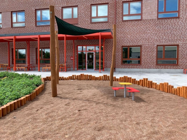 Eckbank und Spieltisch Ansicht 5