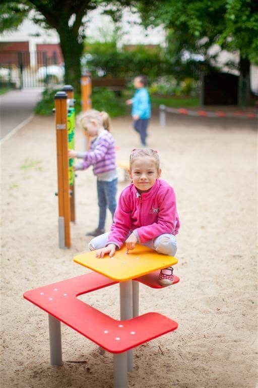 Eckbank und Spieltisch Ansicht 6